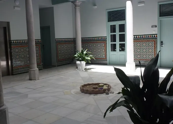 Palacio Cabrera - Lillo Aparthotel